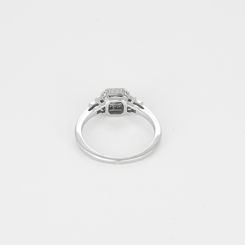 51 MAUBOUSSIN - Un Automne 1930 n°2 - Bague solitaire en or blanc et diamants : 0,22 carat au total 58 Facettes DV33714-1