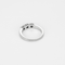 54 Bague jonc en or blanc, trois diamants de taille brillant 58 Facettes DV33707-1
