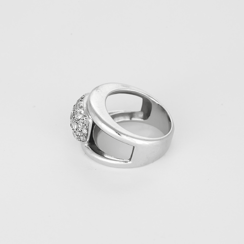 53 Importante bague en or blanc, diamants : 0,85 carats au total 58 Facettes DV33715-1