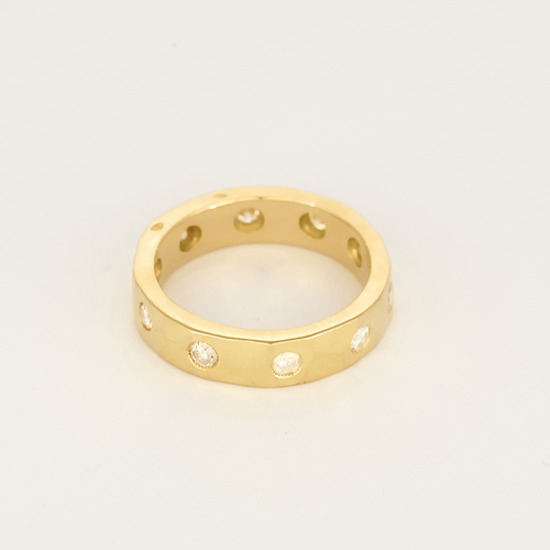 62 Bague jonc en or jaune martelé et diamants : 1 carat environ 58 Facettes DV33707-4