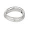 Élégante bague en or blanc, or jaune ciselée et diamant