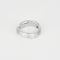 Élégante bague en or blanc, or jaune ciselée et diamant