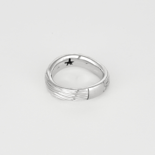 54 Élégante bague en or blanc ciselée et diamant 58 Facettes DV33869-5