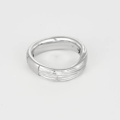 54 Élégante bague en or blanc ciselée et diamant 58 Facettes DV33869-5