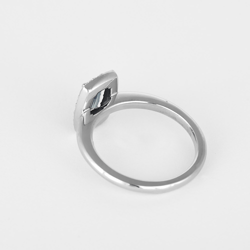 54.5 Bague en or blanc, saphirs : 1,30 carat et diamants : 0,30 carat 58 Facettes DV34030-8
