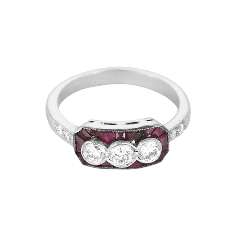 53 Bague en or blanc, rubis de synthèse calibrés et diamants 58 Facettes DV34030-5