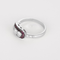 53 Bague en or blanc, rubis de synthèse calibrés et diamants 58 Facettes DV34030-5