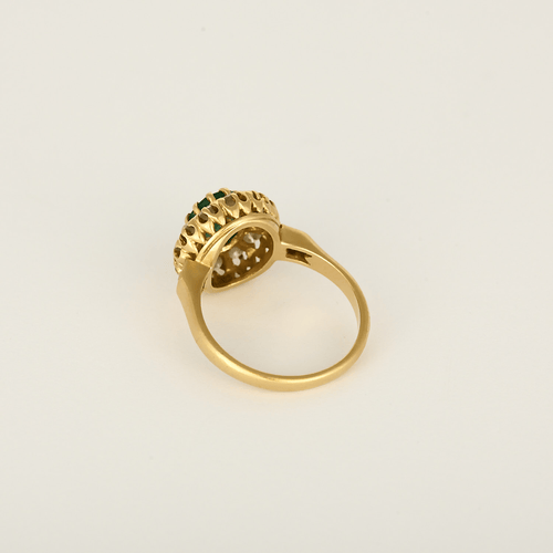 52 Bague marguerite en or jaune, diamants et émeraude 58 Facettes DV33840-1