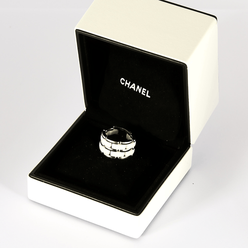 54 CHANEL - Ultra - Grand modèle - Bague en or blanc et céramique 58 Facettes DV14290-3