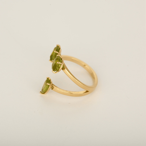 57 Gemmyo - The Stoned Bride - Bague en or jaune et péridots : 2,40 carats 58 Facettes DV33847-1