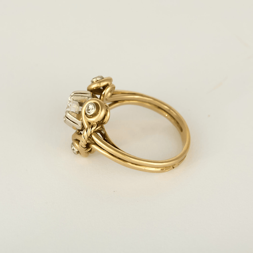 54 Élégante bague en or jaune, platine et diamants : 0,80 carat 58 Facettes DV34030-17