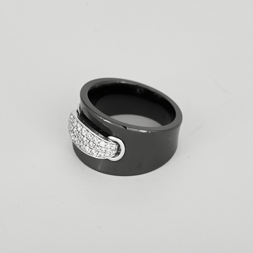 52.5 Bague en céramique noire, or blanc et diamants : 0,35 carat 58 Facettes DV33950-1