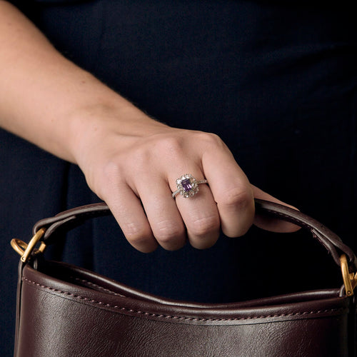 Bague en or blanc, saphir rose : 0,90 carat, diamants