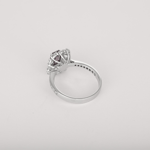 Bague en or blanc, saphir rose : 0,90 carat, diamants