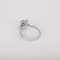 Bague en or blanc, saphir rose : 0,90 carat, diamants