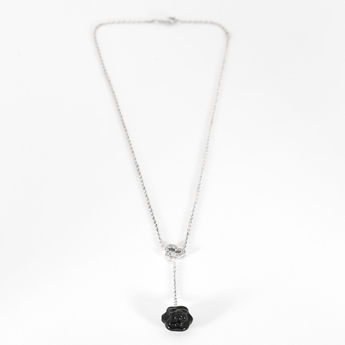 Chanel - Camélia - Collier en or blanc, diamants : 0,20 carat et onyx 58 Facettes DV33076-6