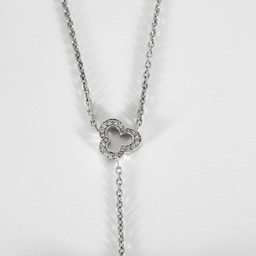 Chanel - Camélia - Collier en or blanc, diamants : 0,20 carat et onyx 58 Facettes DV33076-6