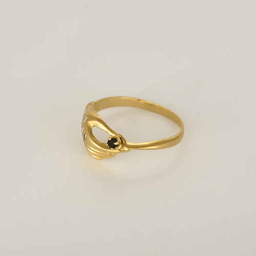 54 Bague en or jaune à motif de main stylisée, saphir et diamants : 0,10 carat 58 Facettes DV34342-3