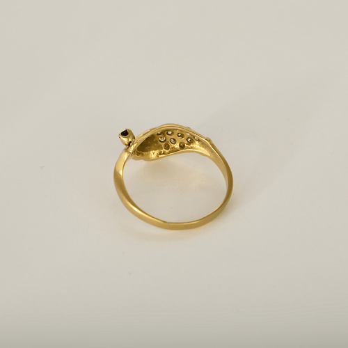 54 Bague en or jaune à motif de main stylisée, saphir et diamants : 0,10 carat 58 Facettes DV34342-3