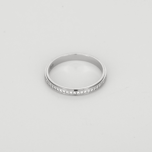 48 Cartier - Cartier d'amour - Alliance américaine en or platine et diamants : 0,15 carat 58 Facettes DV34377-1