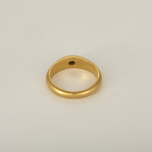 51 Bague jonc bombée en or jaune et petite émeraude 58 Facettes DV34049-5