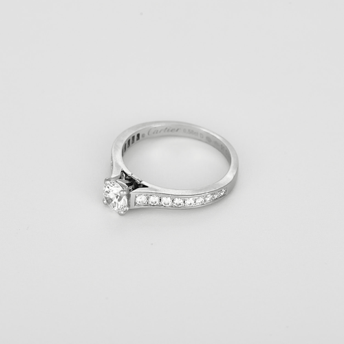 51 Cartier - Solitaire 1895" - Bague platine et diamant 0.58 carat 58 Facettes DV34485-1