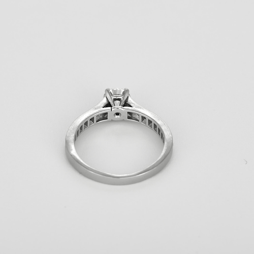 51 Cartier - Solitaire 1895" - Bague platine et diamant 0.58 carat 58 Facettes DV34485-1