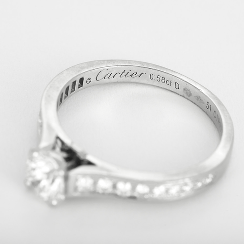 51 Cartier - Solitaire 1895" - Bague platine et diamant 0.58 carat 58 Facettes DV34485-1