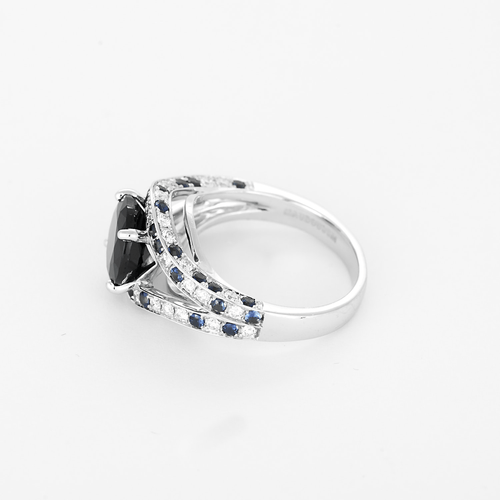 Mauboussin Ni Naive Ni Soumise en or blanc et diamants et en saphir bleu-foncé