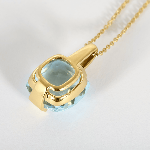 Collier en or jaune et topaze