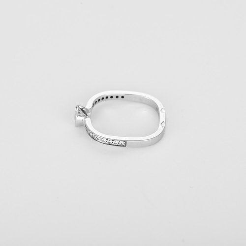 50 Dinh Van - Cube - Bague en or blanc et diamants : 0,43 carat 58 Facettes DV33900-1