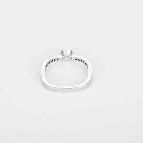 50 Dinh Van - Cube - Bague en or blanc et diamants : 0,43 carat 58 Facettes DV33900-1