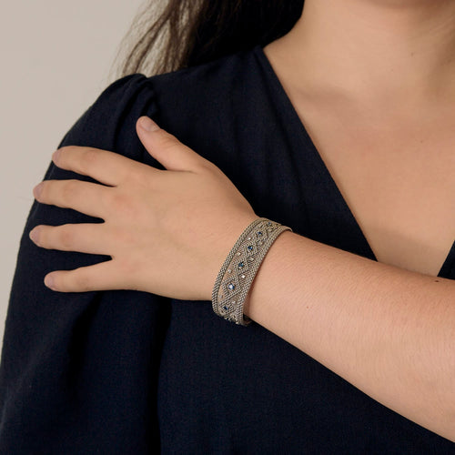 Bracelete en or gris, saphirs et diamants 58 Facettes DV34330-1