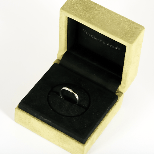 49 VAN-CLEEF-ARPELS - Tendrement Etoile - Alliance  en platine et diamant 58 Facettes DV31416-6