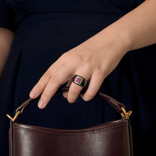 56 GUY LAROCHE - Bague en céramique noire, or blanc, rubis et diamants 58 Facettes DV34830-4