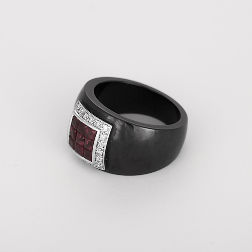 56 GUY LAROCHE - Bague en céramique noire, or blanc, rubis et diamants 58 Facettes DV34830-4
