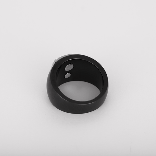 56 GUY LAROCHE - Bague en céramique noire, or blanc, rubis et diamants 58 Facettes DV34830-4