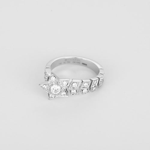 Bague 48 Chanel - Comète Chevron - Elégante Bague en or gris 18K 58 Facettes DV35270-1