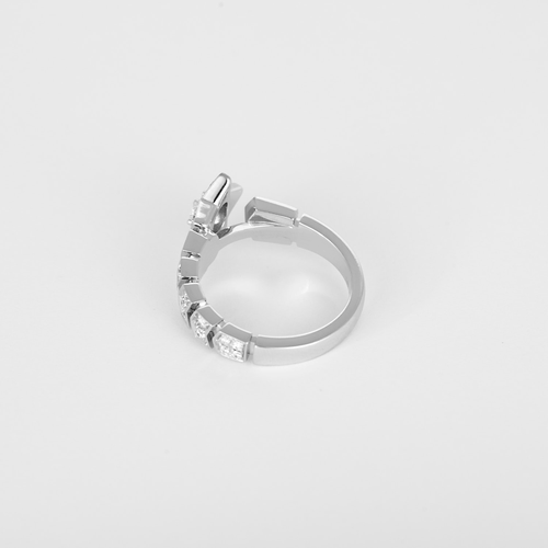 Bague 48 Chanel - Comète Chevron - Elégante Bague en or gris 18K 58 Facettes DV35270-1
