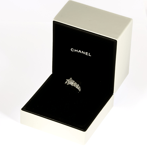 Bague 48 Chanel - Comète Chevron - Elégante Bague en or gris 18K 58 Facettes DV35270-1