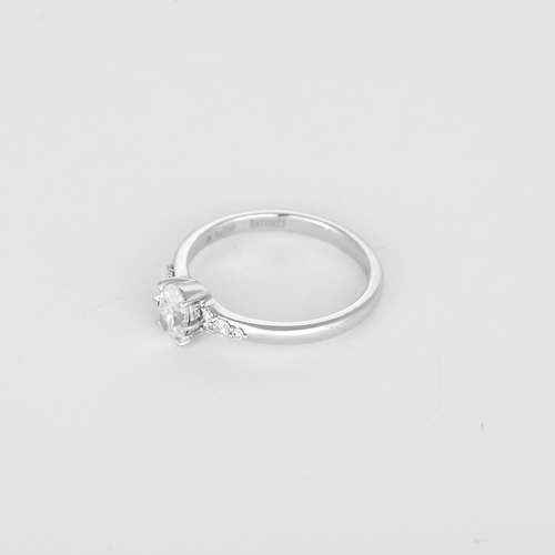 Bague 45 Élégante bague solitaire en or blanc 18K diamant 58 Facettes DV34833-1