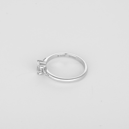 Bague 45 Élégante bague solitaire en or blanc 18K diamant 58 Facettes DV34833-1