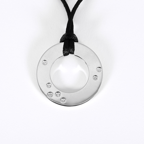 Pendentif Dinh Van - Cible - Élégant pendentif en or blanc, diamants sur cordon noir 58 Facettes DV32132-1