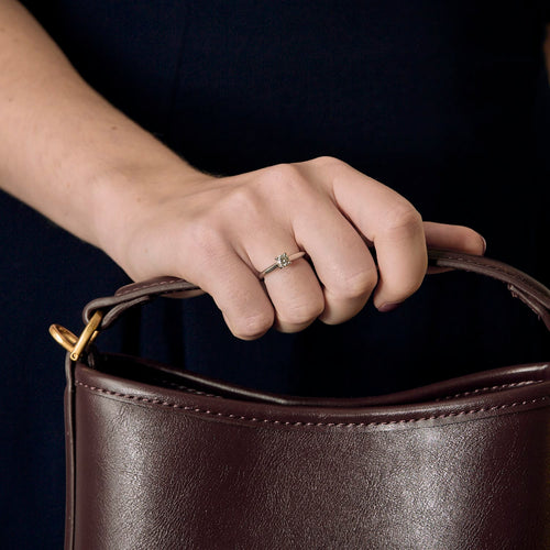 CARTIER - 1895 - Bague solitaire, platine et diamant 0.40 ct