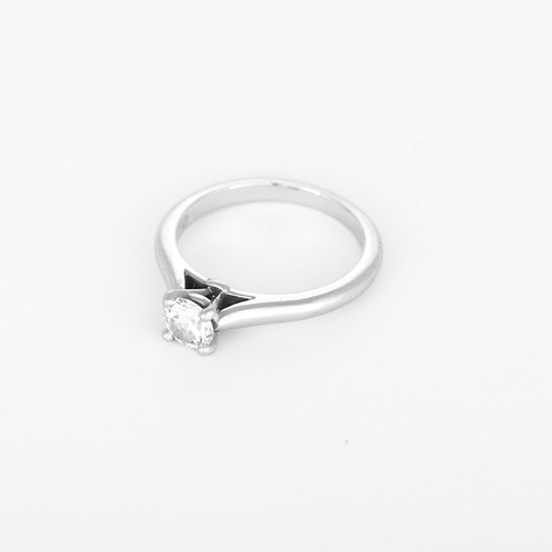 CARTIER - 1895 - Bague solitaire, platine et diamant 0.40 ct
