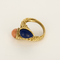 Bague Toi et moi en or jaune, lapis lazuli et corail rose
