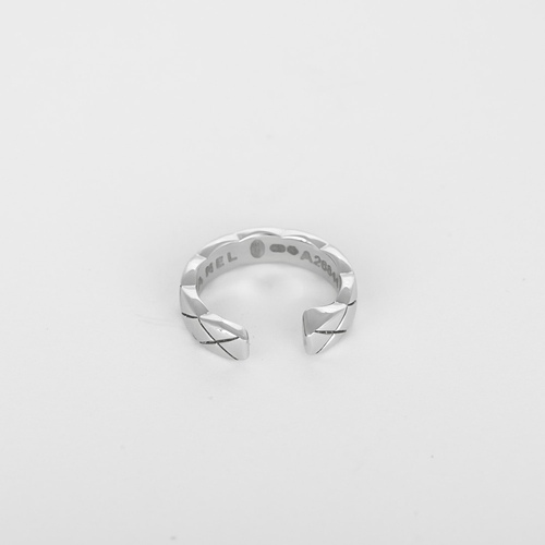 Boucles d'oreilles CHANEL - Coco Crush - Boucles d'oreilles en or blanc et diamant 58 Facettes DV2312-14