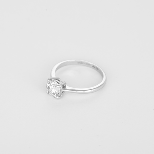 MAUBOUSSIN - Bague solitaire en or gris et diamant 1 carat environ