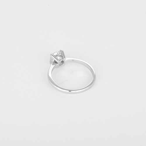 MAUBOUSSIN - Bague solitaire en or gris et diamant 1 carat environ