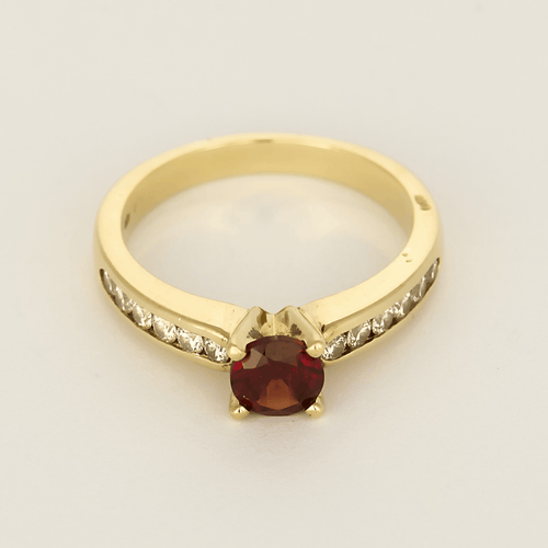 Bague 50 Bague en Or jaune 14k Grenat et Diamants 58 Facettes DV34766-1